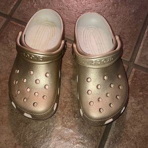 Women’s size 7 gold/white CROCS